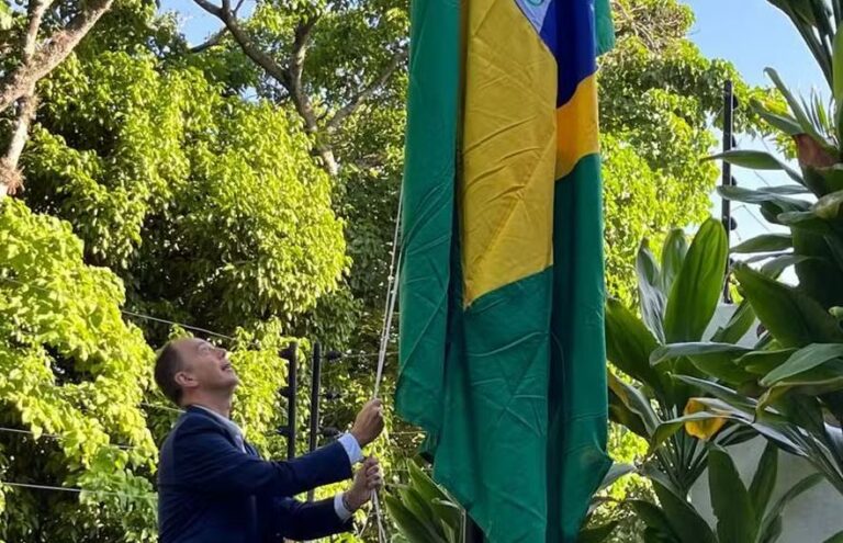 Brasil assume embaixada argentina na Venezuela, e Milei agradece