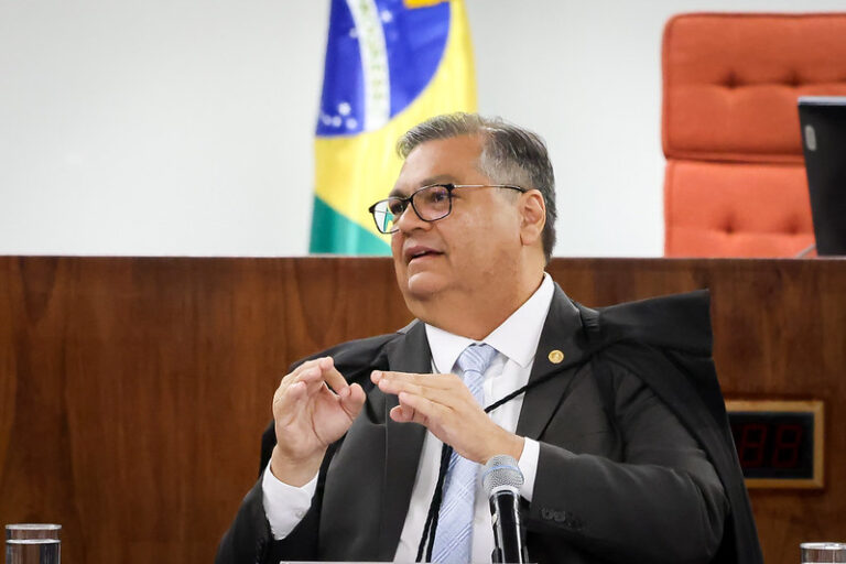 Flávio Dino: ‘discussão jurídica’ do IOF não levaria nem ‘5 minutos’