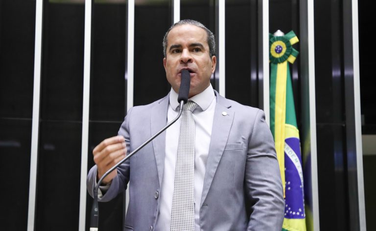 Câmara dos deputados avalia projeto para subsidiar transporte público com recursos da Cide