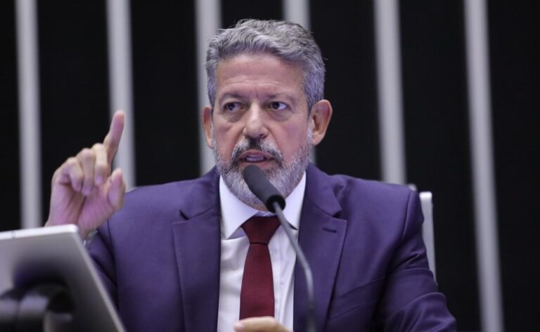 Arthur Lira reage ao Supremo e retoma PEC que limita decisões dos Ministros
