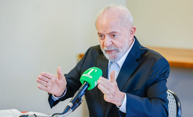 TCU decide que Lula pode ficar com relógio de ouro recebido em 2005