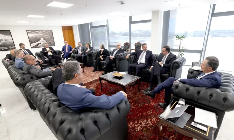 ‘Poderes’ anunciam ‘consenso’ sobre ‘emendas Pix’