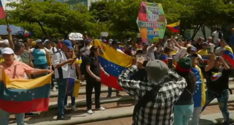 Oposição da Venezuela vai às ruas contra proclamação de vitória de Maduro