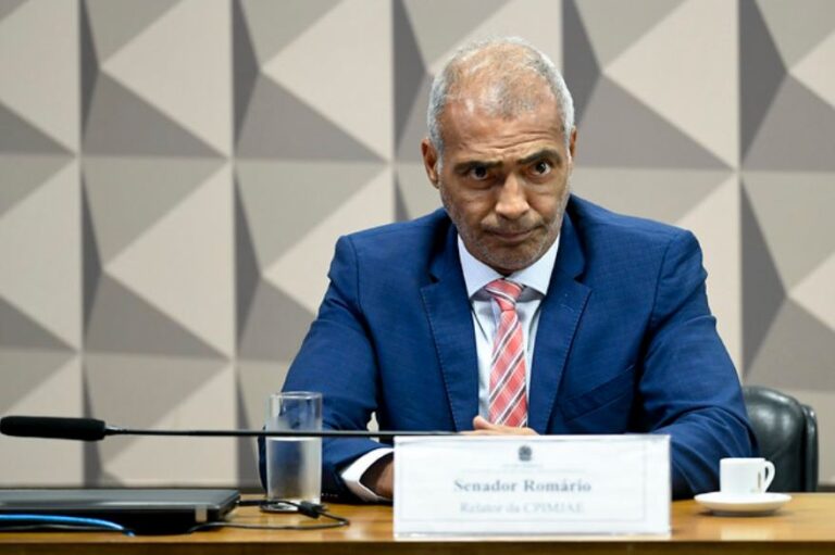 Justiça bloqueia contas de Romário e não encontra nem R$ 1; Saiba detalhes