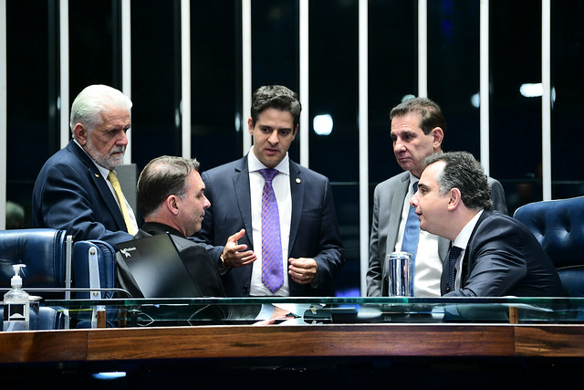 Após acordo com o governo, projeto que anularia regras sobre armas sai de pauta