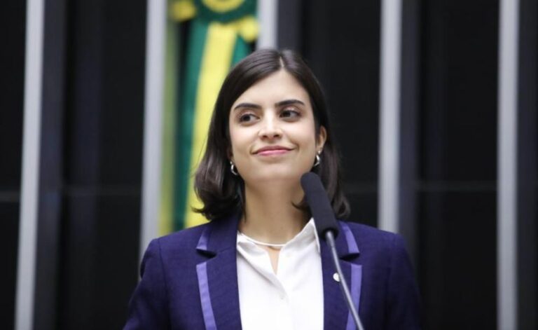Por que Eduardo Bolsonaro publicou foto de casamento de Tábata Amaral