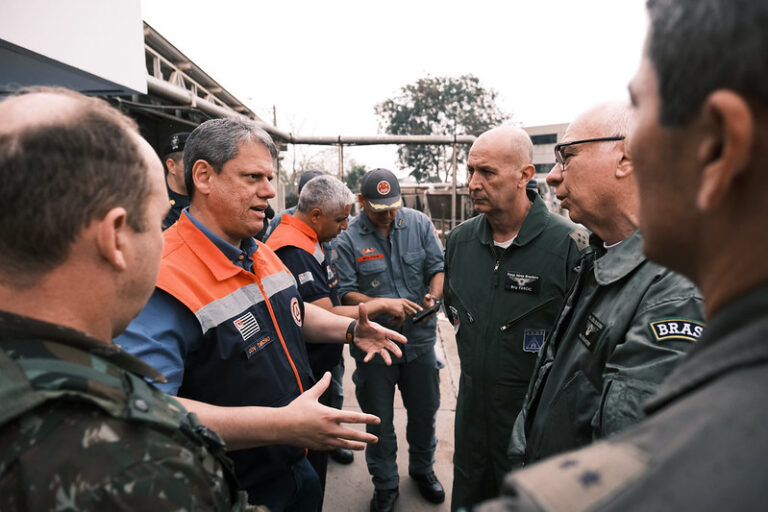 Tarcísio lança pacote de R$ 10 mi para produtores afetados por incêndios