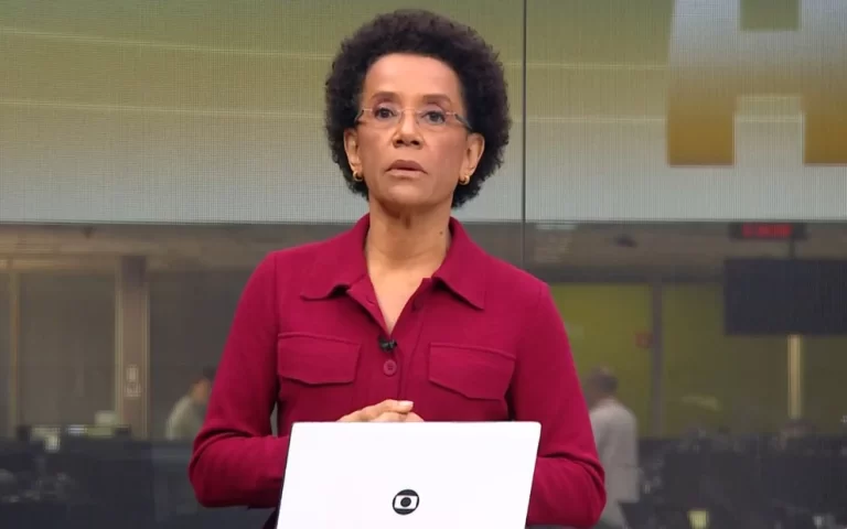 Jornalista da Globo se emociona a dar notícia da morte de Silvio Santos