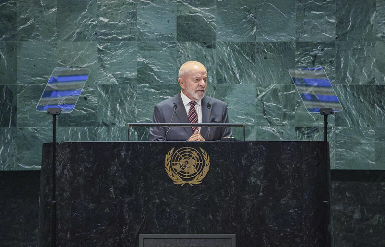 Lula discursa na ONU, estoura tempo e tem microfone cortado