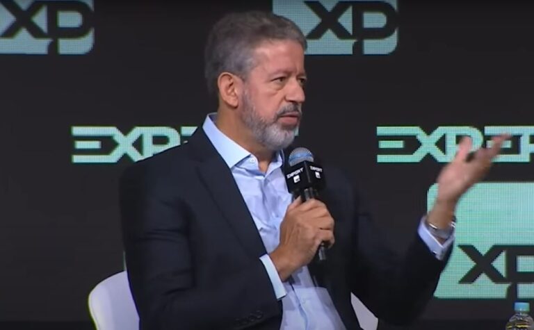 Arthur Lira critica decisão de Moraes de bloquear contas da Starlink