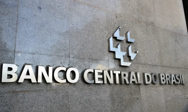 BC comunica vazamento de dados cadastrais do Pix de clientes de famoso banco