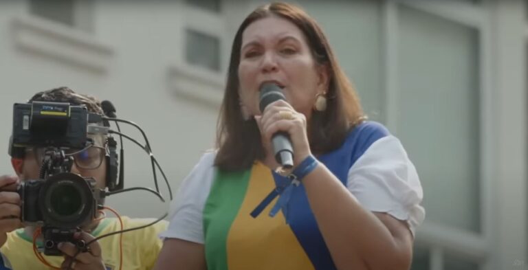 Bia Kicis revela os dois ‘mais cotados’ como vice de Flávio