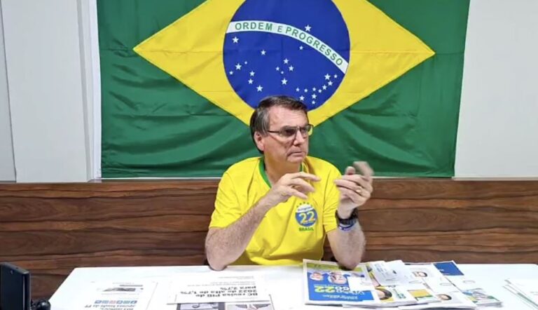 Bolsonaro anuncia retorno das lives