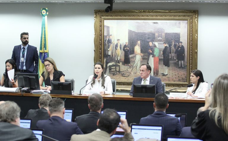 CCJ conclui discussão de proposta que limita decisão monocrática no STF
