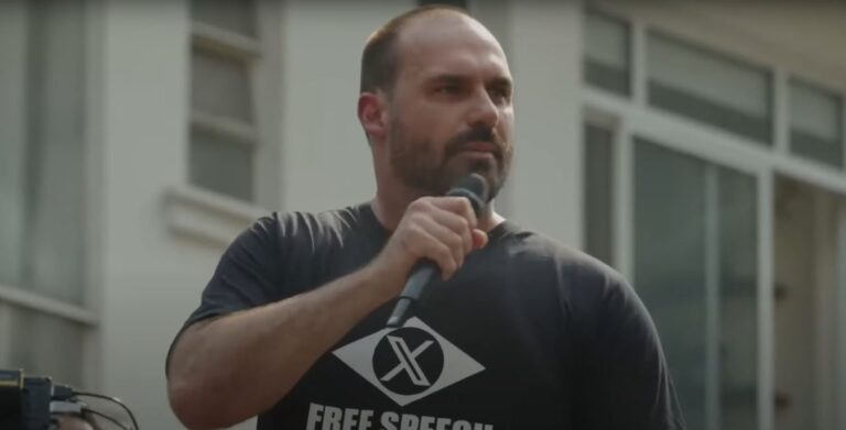 Bolsonaro diz à PF que enviou R$ 2 milhões a Eduardo nos EUA