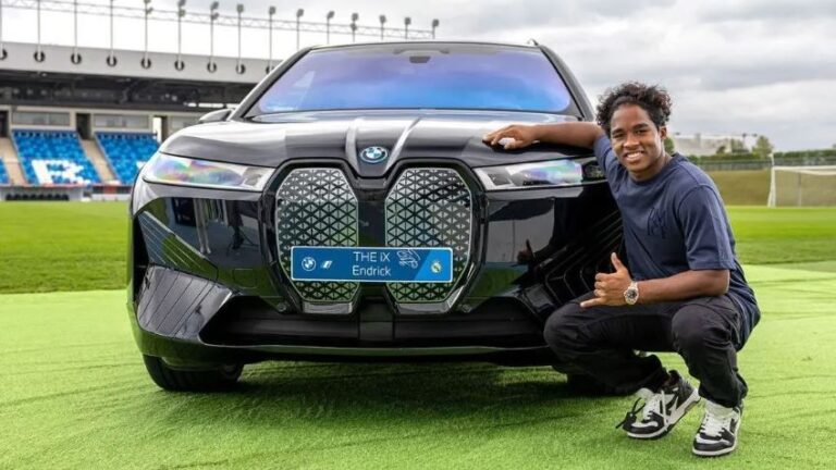 Endrick ganha BMW de luxo de R$ 662 mil do Real Madrid
