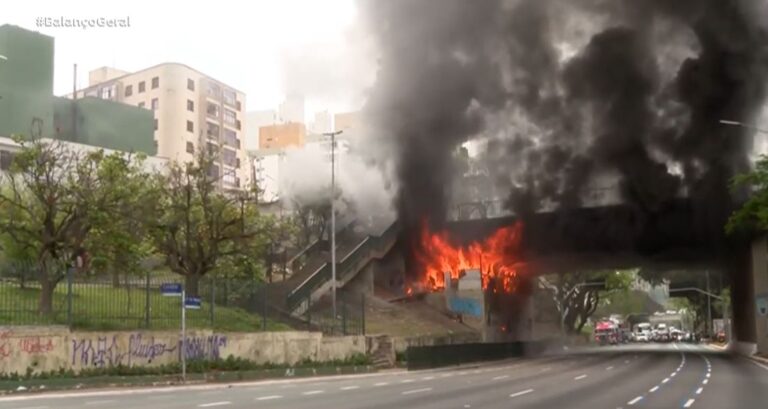 Uma das maiores avenidas de São Paulo é interditada após incêndio em viaduto