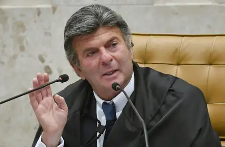Reviravolta: Fux muda própria decisão em notícia-crime contra Lula por desfile