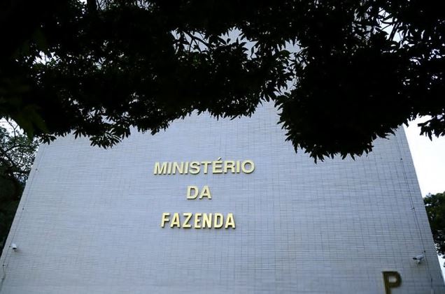 Ministério da Fazenda demite auditor da Receita envolvido em esquema de propina