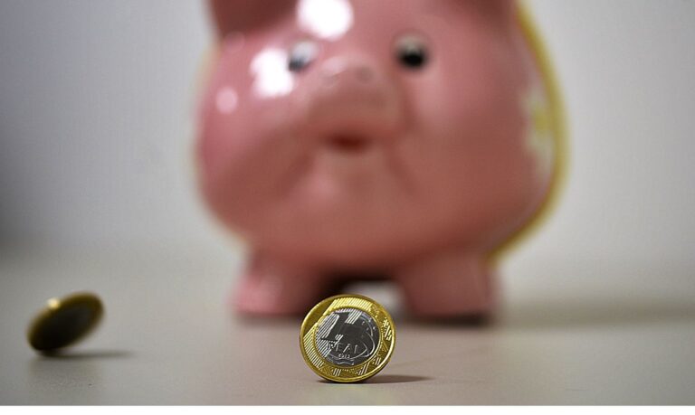 Governo reduz previsão de aumento do salário mínimo em 2026; Veja os números