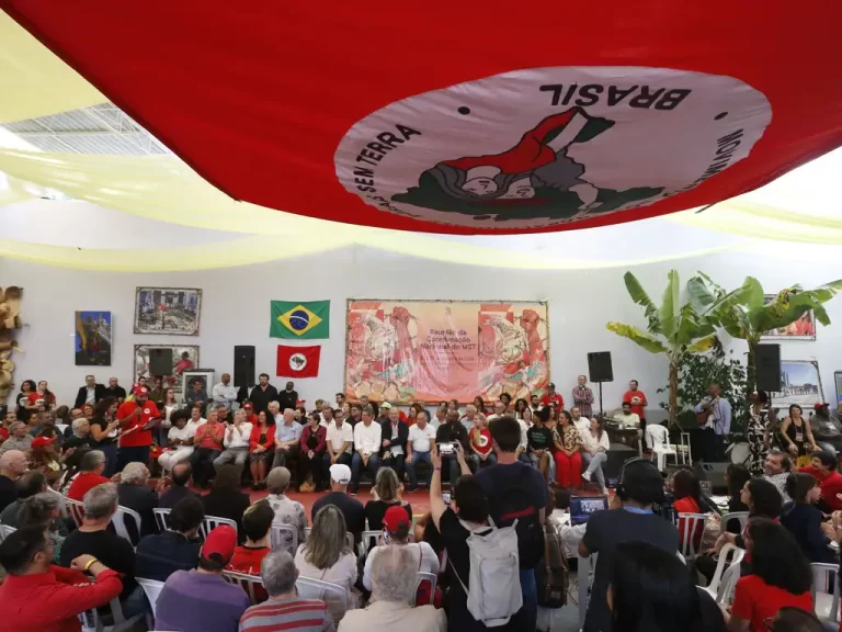 ‘Abril Vermelho’: MST volta a levar pesadelo ao agronegócio brasileiro