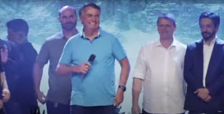 Bolsonaro, Tarcísio e Nunes participam de culto religioso em São Paulo