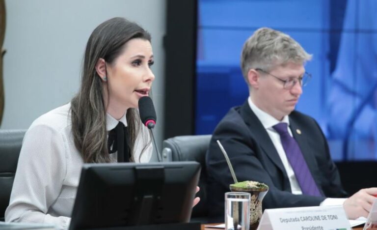 Câmara avança com três propostas que limitam atuação do STF