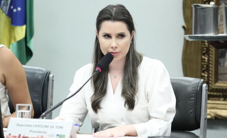 Carol De Toni tem dia decisivo para definir futuro no PL; Saiba detalhes