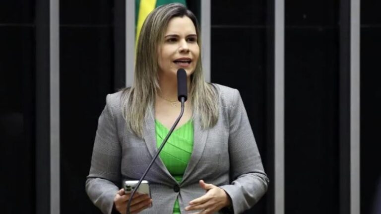 PGR reforça pedido de arquivamento de inquérito contra deputada sobre ‘8 de janeiro’