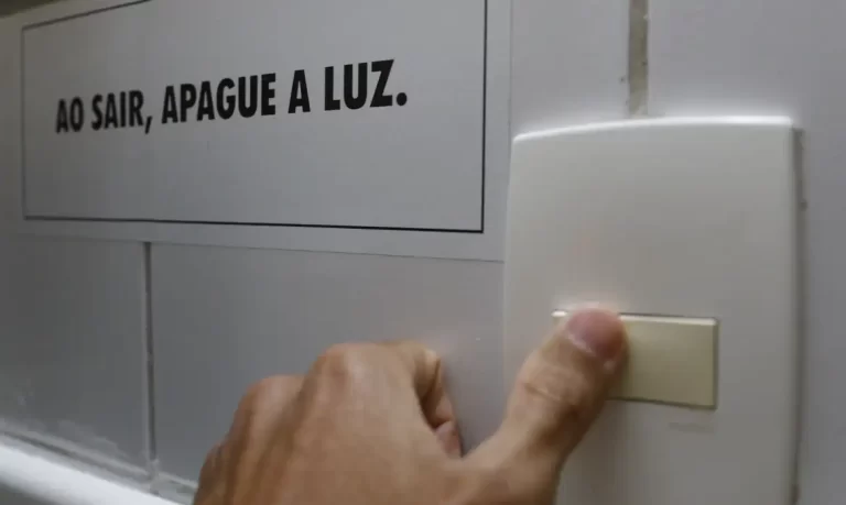 Derrubada de vetos sobre a conta de luz provoca crise entre ministros de Lula