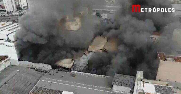 São Paulo: imagens de drone mostram proporção de incêndio em shopping no Brás