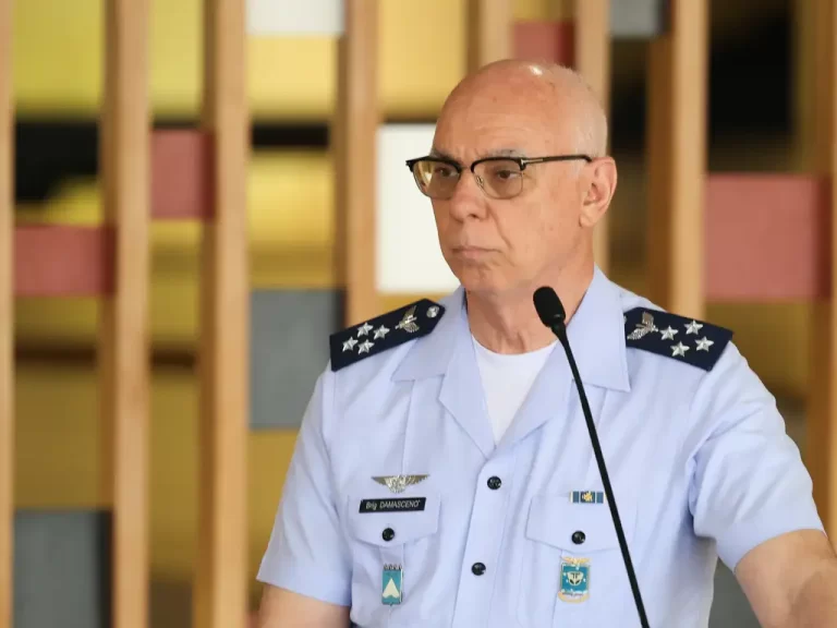 Comandante da FAB defende troca do avião presidencial