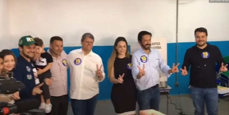 Ricardo Nunes vota ao lado de Tarcísio e destaca apoio de Bolsonaro