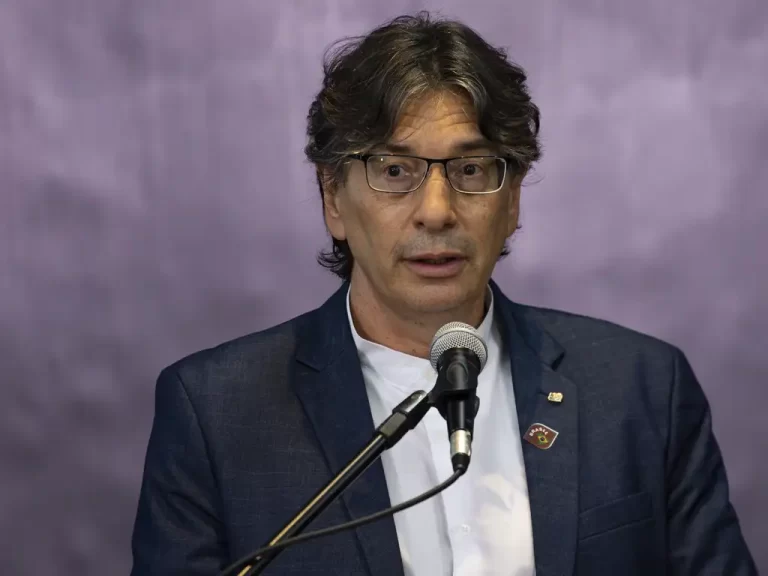 Presidente do IBGE: crescimento do trabalho autônomo reflete “agonia do capitalismo”