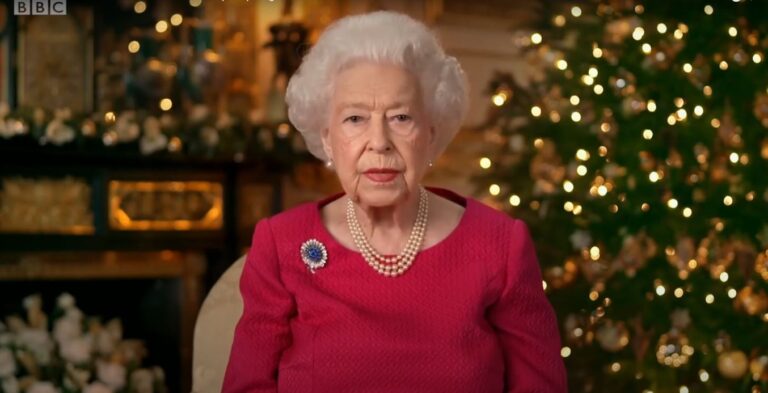 Boris Johnson revela que Rainha Elizabeth II lutava contra câncer no último ano de vida