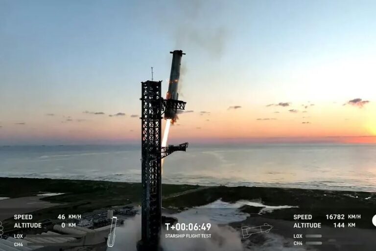 SpaceX, de Elon Musk, faz história com recuperação de propulsor do Starship