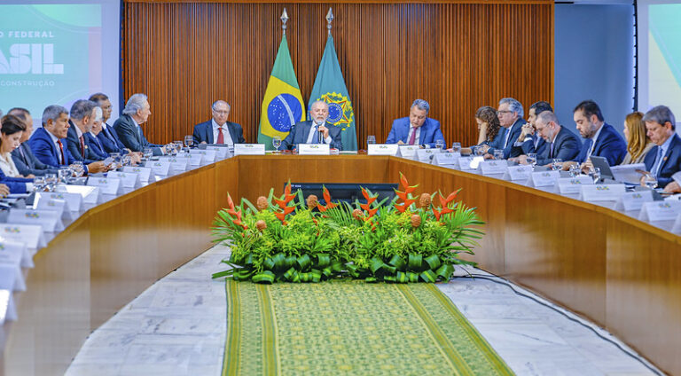 Lula apresenta ‘PEC da Segurança Pública’ a governadores, mas ouve reclamações