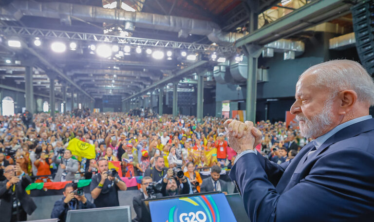 Veículo da comitiva de Lula para o G20 é roubado na Baixada Fluminense
