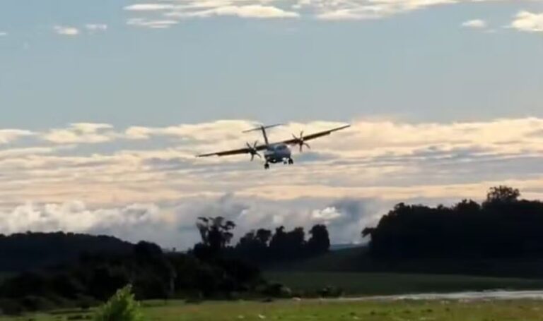 Avião arremete pouso em Pato Branco (PR) devido a fortes ventos