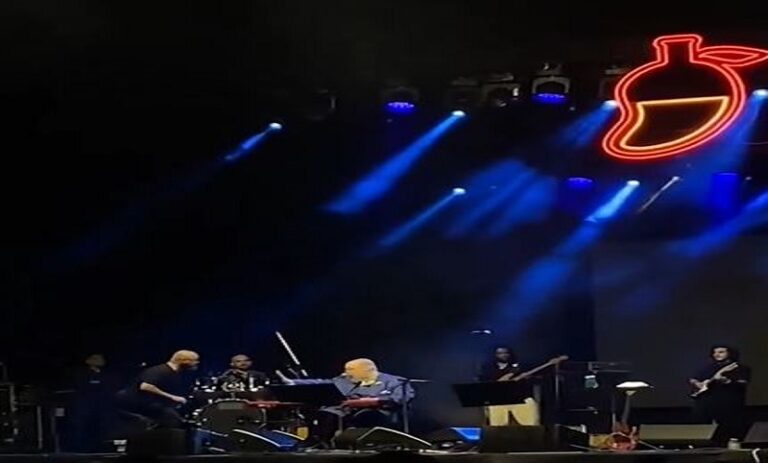 Ed Motta demite funcionário durante show e é vaiado pelo público no RJ