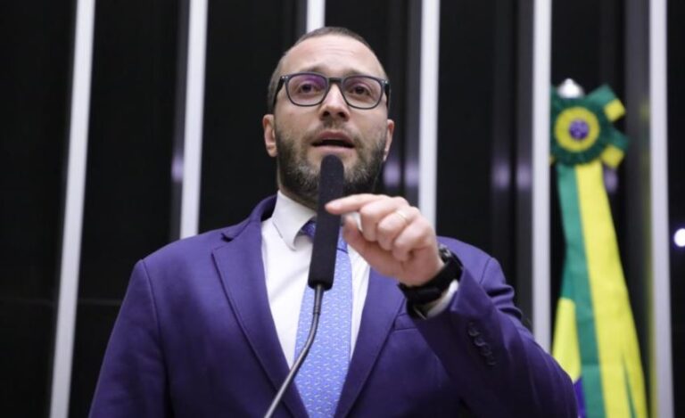 Deputado do PL cobra explicações da embaixada dos EUA sobre construção bilionária com 9 andares subterrâneos
