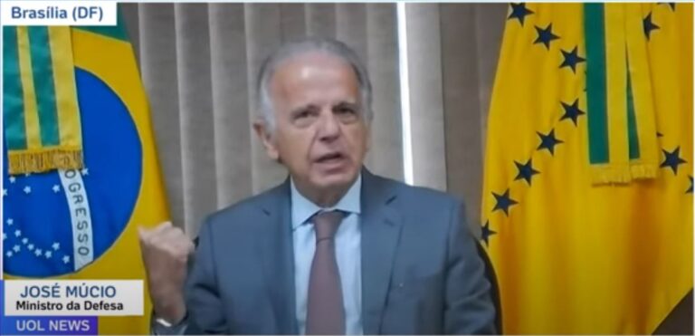 Ministro de Lula esquece microfone ligado e ironiza Ministério das Mulheres