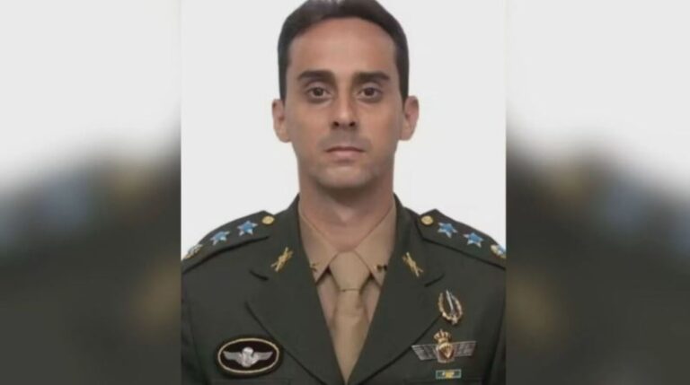 Irmã de militar preso leva fone escondido em panetone na prisão