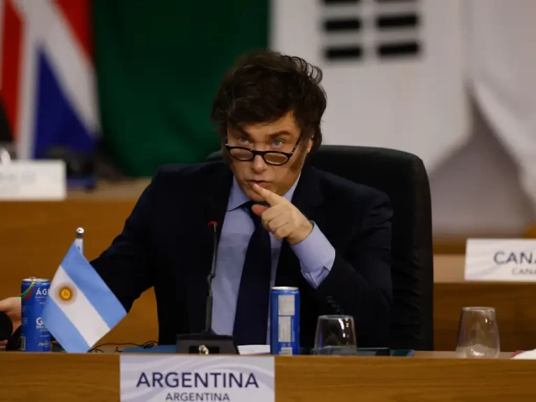 Milei critica Federação Argentina após fracasso de Boca e River no Mundial