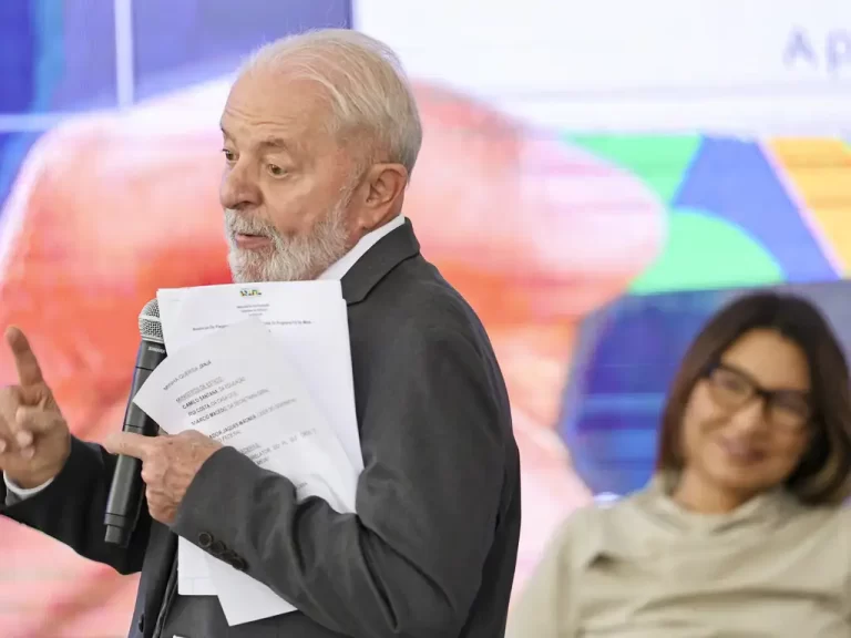 Lula critica trabalho dos professores
