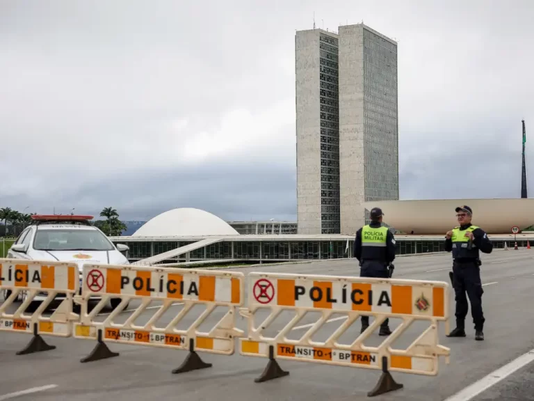 Delegado que investigou facada em Bolsonaro é responsável por investigação de morte com explosivos no DF