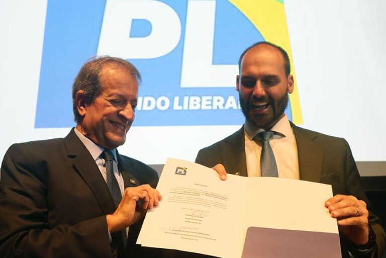 Valdemar empossa Eduardo Bolsonaro como ‘Secretário Nacional de Relação Institucional e Internacional’ do PL