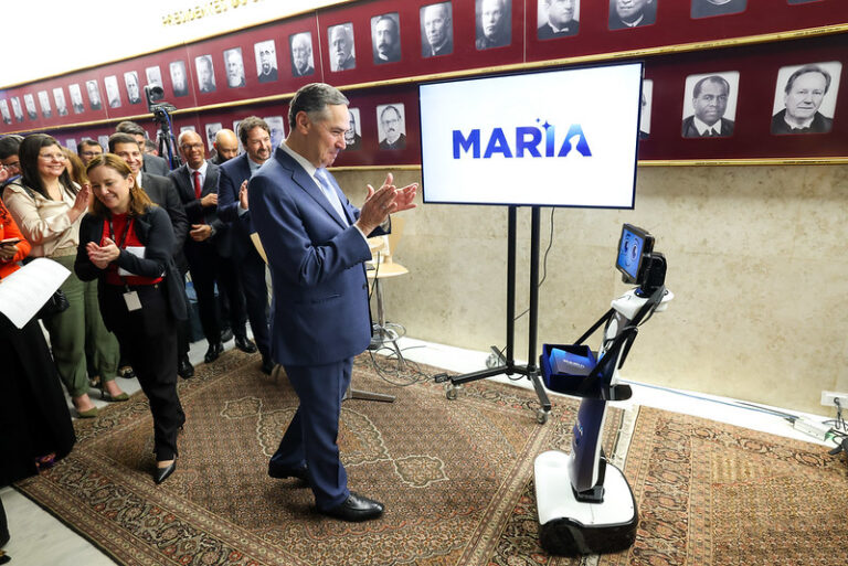 STF adota inteligência artificial para agilizar julgamentos e análise de processos