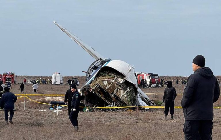 Avião da Embraer que caiu no Cazaquistão foi derrubado por sistema de defesa russo