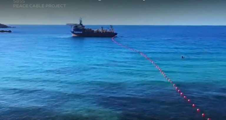 Navio chinês é suspeito de cortar cabos submarinos de internet